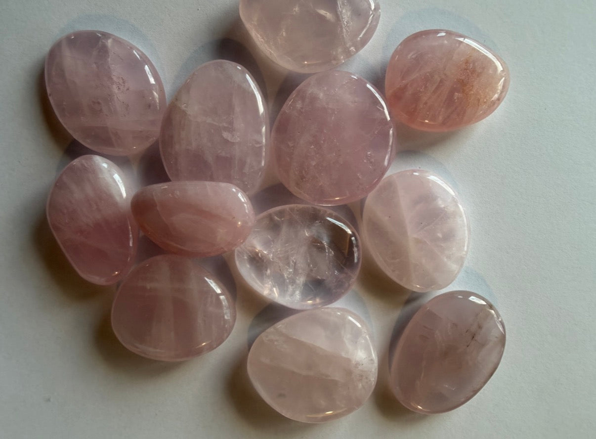 Rosenkvarts💞 Flat håndstein